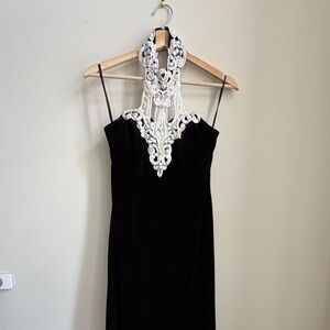 Vintage Elegant Velvet Black Dress with Lace and Glitter Neck Detail - Size 2